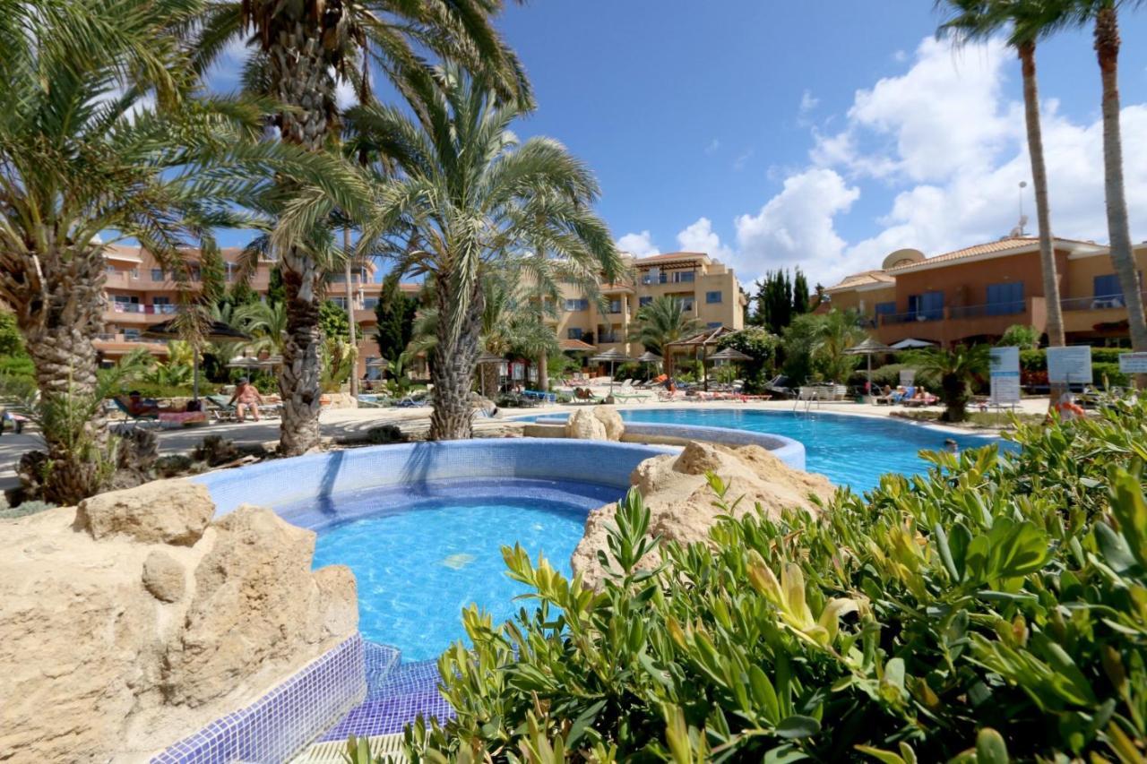Limnaria Gardens Two Bedroom Apartment With Balcony Paphos Eksteriør bilde