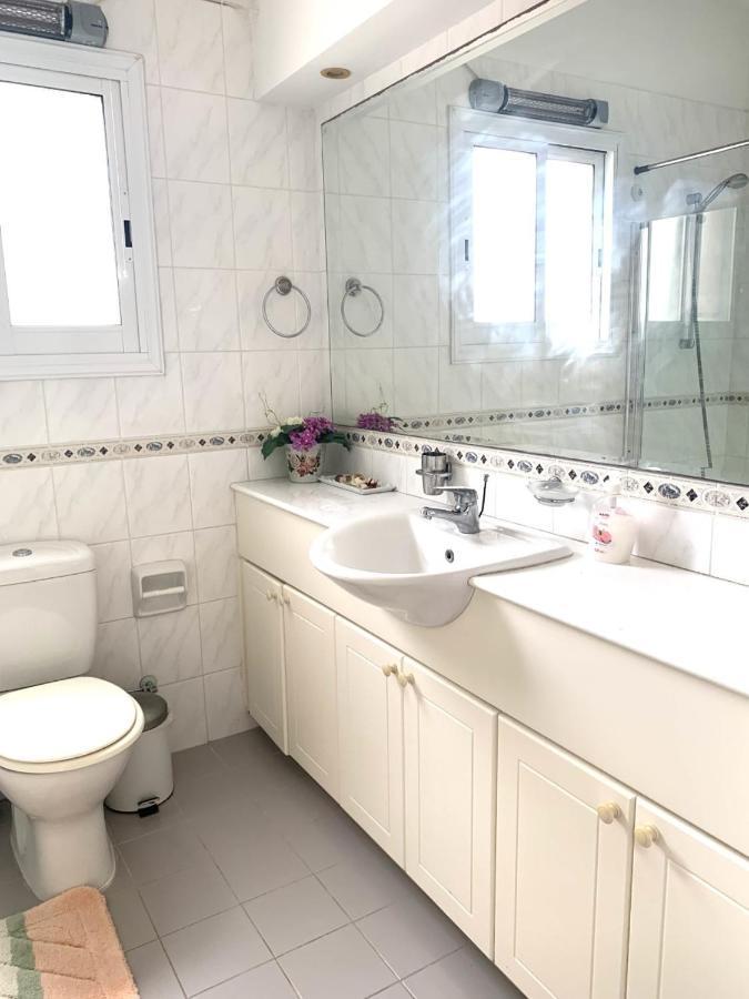 Limnaria Gardens Two Bedroom Apartment With Balcony Paphos Eksteriør bilde