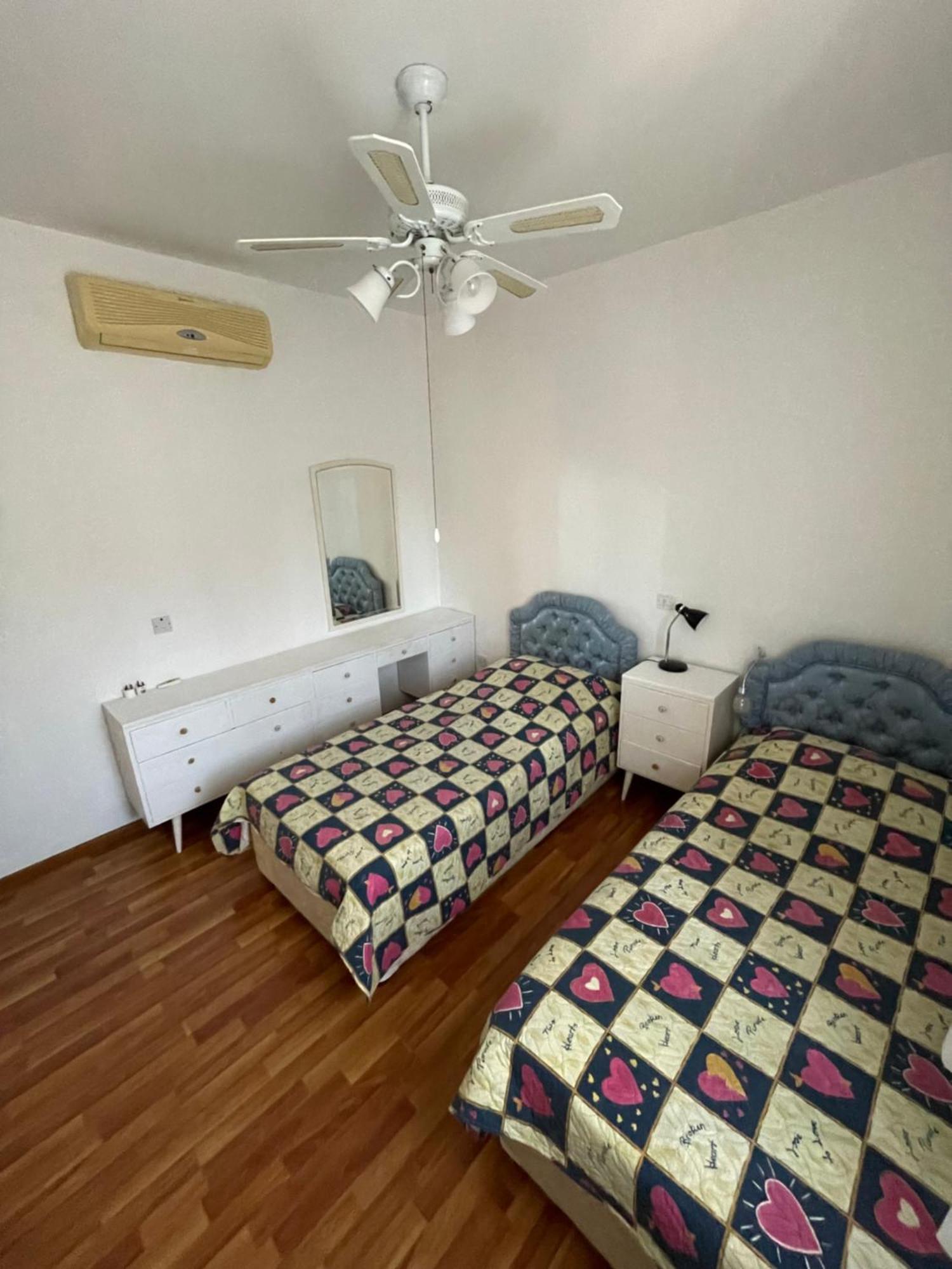 Limnaria Gardens Two Bedroom Apartment With Balcony Paphos Eksteriør bilde