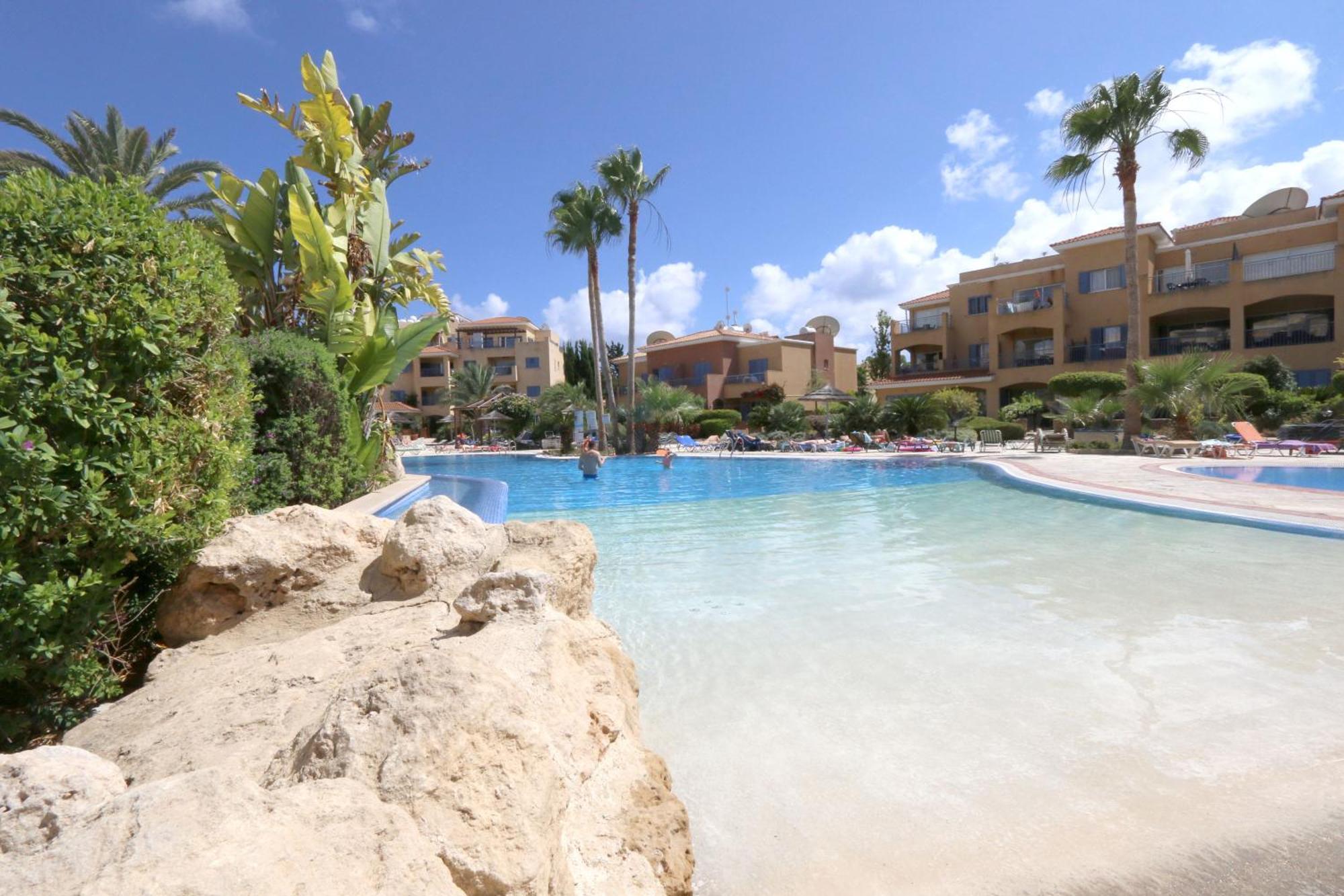 Limnaria Gardens Two Bedroom Apartment With Balcony Paphos Eksteriør bilde